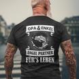 Grandpa And Grandson Angel Partner Fishing Partner Father's Day T-Shirt mit Rückendruck Geschenke für alte Männer