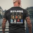 On N'a Jamais Trop De Guitares Instrument Musique Cadeau T-shirt imprimé au dos Cadeaux pour les vieillards
