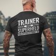 Top Trainer Hero Training Football Trainer T-Shirt mit Rückendruck Geschenke für alte Männer