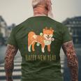 Happy Shiba Dog Celebrates New Year's Eve In Christmas Lights T-Shirt mit Rückendruck Geschenke für alte Männer