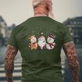 Santa Claus Reindeer And Snowman In The Snow I Christmas T-Shirt mit Rückendruck Geschenke für alte Männer