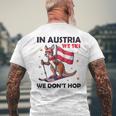 In Austria We Ski We Don't Hop Kangaroo Austria T-Shirt mit Rückendruck Geschenke für alte Männer