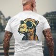 Camel With Sunglasses Gray T-Shirt mit Rückendruck Geschenke für alte Männer