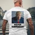 Nunca Entregues Las Elecciones Presidenciales De Trump 2024 Camiseta Hombre Estampado Espalda Regalos para ancianos