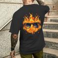 Cool Fire And Flames Glasses T-Shirt mit Rückendruck Geschenke für Ihn