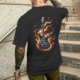 Electric Guitar With Flames T-Shirt mit Rückendruck Geschenke für Ihn