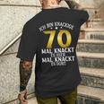 Krisige 70 Mal Knackt Es Hier Mal Da 70 Birthday S T-Shirt mit Rückendruck Geschenke für Ihn