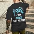 A Marco Gibt Never Up Personalised Gamer T-Shirt mit Rückendruck Geschenke für Ihn