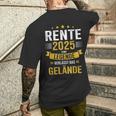 Rente 2025 Legend Leaves Terrain For Retirees T-Shirt mit Rückendruck Geschenke für Ihn