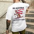 In Austria We Ski We Don't Hop Kangaroo Austria T-Shirt mit Rückendruck Geschenke für Ihn