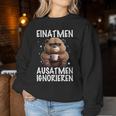 Einatmen Ausatmen Ausatmen Ignoring Bear Coffee Annoyed Sweatshirt Frauen Lustige Geschenke