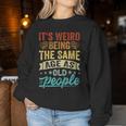 It's Weird Being The Same Age As Old People Sweatshirt Frauen Lustige Geschenke