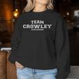 Team Crowley Proud Surname Last Name Sweatshirt Frauen Lustige Geschenke