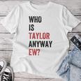 Who Is Taylor Ew Girl Taylor First Name Groovy 80'S T-shirt Frauen Lustige Geschenke