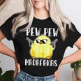 Pew Pew Madafakas Crazy Chicken Gun Regalos Divertidos Camiseta de mujer Regalos para ella