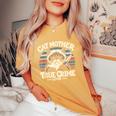 Cat Mother True Crime Lover Retro True Crime And Cats Camiseta extragrande cómoda para mujer Mustard