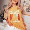 I Like Coffee And My Cat Maybe 3 People Siberian Cat Lover Camiseta extragrande cómoda para mujer Mustard