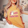 Traje De Esgrima Para Just A Girl Who Loves Fencing Camiseta extragrande cómoda para mujer Mustard