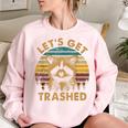 Raccoon Lovers Oversized Sweatshirt - Cute Statement for Animal Fans Light Pink