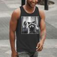 Scared Raccoon & Bigfoot Selfie – Men’s Tank Top | Fun Visuals