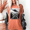 Alien UFO Raccoon Women's T-Shirt - Fun & Comfy Graphic Tee Yam