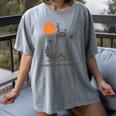Retro 90s Sunset Raccoon Women's T-Shirt | Everyday Humor Gray