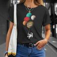 Astronaut With Planets Balloons In Space Women's T-Shirt Geschenke für Sie