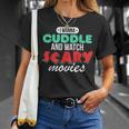 Con Texto I Wanna Cuddle And Watch Scary Movies Love Horror Camiseta unisex Regalos para ella