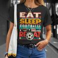 Eat Sleep Football Repeat Divertido Jugador Retro Amante Del Fútbol Camiseta unisex Regalos para ella