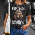 Einatmen Ausatmen Ausatmen Ignoring Bear Coffee Annoyed T-Shirt Geschenke für Sie