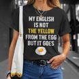 My English Is Not The Yellow From The Egg But It Goes Slogan T-Shirt Geschenke für Sie