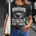 Grandpa And Grandson Angel Partner Fishing Partner Father's Day T-Shirt Geschenke für Sie