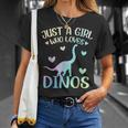 Just A Girl Who Loves Dinos La Chica De Los Dinosaurios Camiseta unisex Regalos para ella