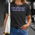 Life Sucks But I Suck Better Meme Must Haves Humor Camiseta unisex Regalos para ella