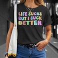 Life Sucks But I Suck Better Saying For Adults Humour T-Shirt Geschenke für Sie