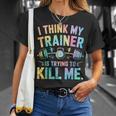 I Think My Trainer Is Trying To Kill Me T-Shirt Geschenke für Sie