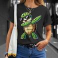 Turtle Dabbing Turtle With Toad Motif T-Shirt Geschenke für Sie