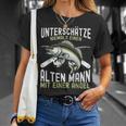 Unterschätze Niemals Einen Alten Mann Mit Einer Angel T-Shirt Geschenke für Sie