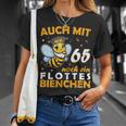 Women's 65Th Birthday With 65 Years Still A Bee Motif T-Shirt Geschenke für Sie