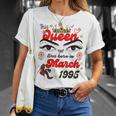 Esta Reina Nació En Marzo De 1995 Cumpleaños De Marzo Es Camiseta unisex Regalos para ella
