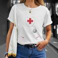 Piste Doctor Costume For Skiers Apres Ski T-Shirt Geschenke für Sie