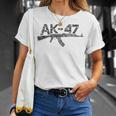 Vintage Ak-47 Rifle Envejecido Camiseta unisex Regalos para ella