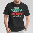 Con Texto I Wanna Cuddle And Watch Scary Movies Love Horror Camiseta unisex Regalos divertidos