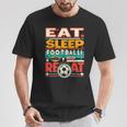 Eat Sleep Football Repeat Divertido Jugador Retro Amante Del Fútbol Camiseta unisex Regalos divertidos