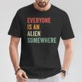 Everyone Is An Alien Somewhere T-Shirt Lustige Geschenke