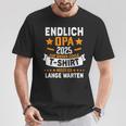 Finally Grandpa 2025 Expecting Grandpa Grandfather Become Announcement T-Shirt Lustige Geschenke