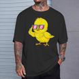 Diseño De Pollito Con Gafas De Sol Pollo Pollo Diversión Broma Camiseta unisex Regalos para él