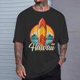 Hawaii Surfing Outfit Aloha Surfboard Retrointage Beach T-Shirt Geschenke für Ihn