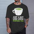 Solo Un Chico Al Que Le Encanta El Té Matcha Camiseta unisex Regalos para él