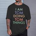 I Am Tom Doing Tom Things Fun Celebration T-Shirt Geschenke für Ihn